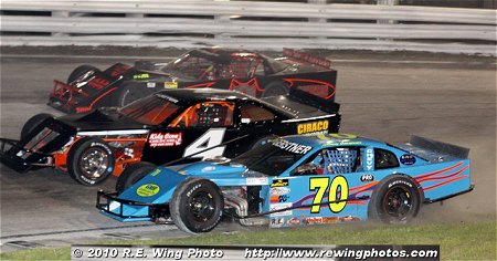 Three wide action in the Larry MacMillan Memorial 100